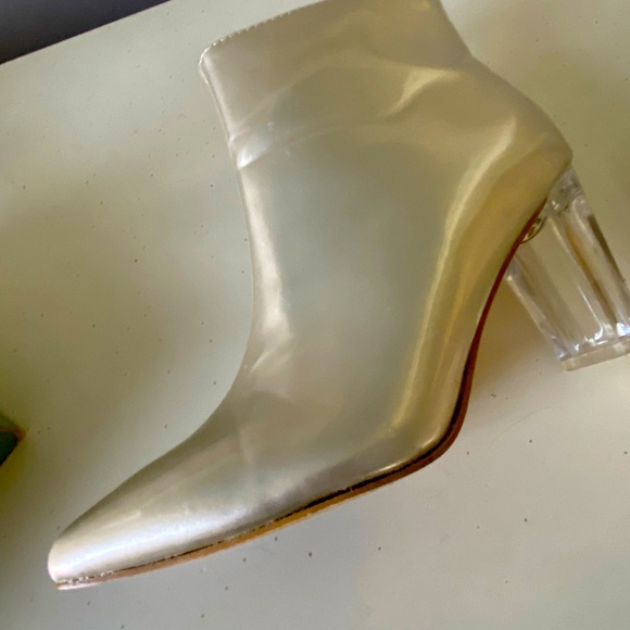 Gold booties with acrylic clear heel. 8.5 EUC - Picture 2 of 5